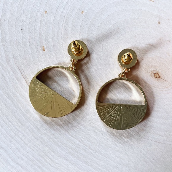 🎀 NEW • Round Geometric Dangle Marble Earrings - Picture 4 of 6